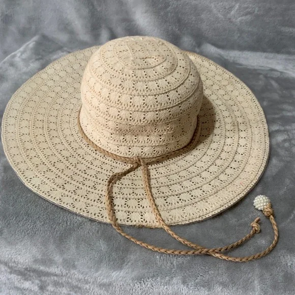 Somas Accessories Greece Beige Crochet Wide Brim Sun Hat Pearl Charm Sz 57 Lace - Picture 1 of 16